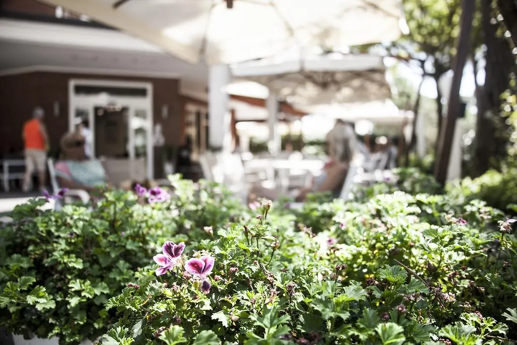 Hotel Orsa Maggiore 밀라노마리티마