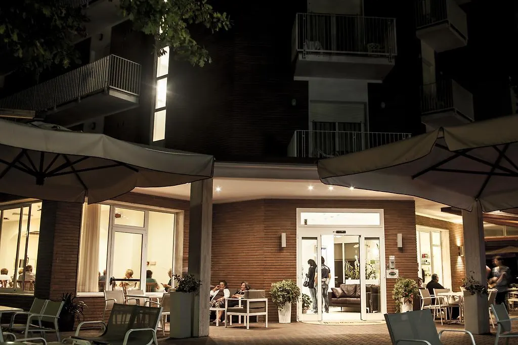 Hotel Orsa Maggiore 밀라노마리티마